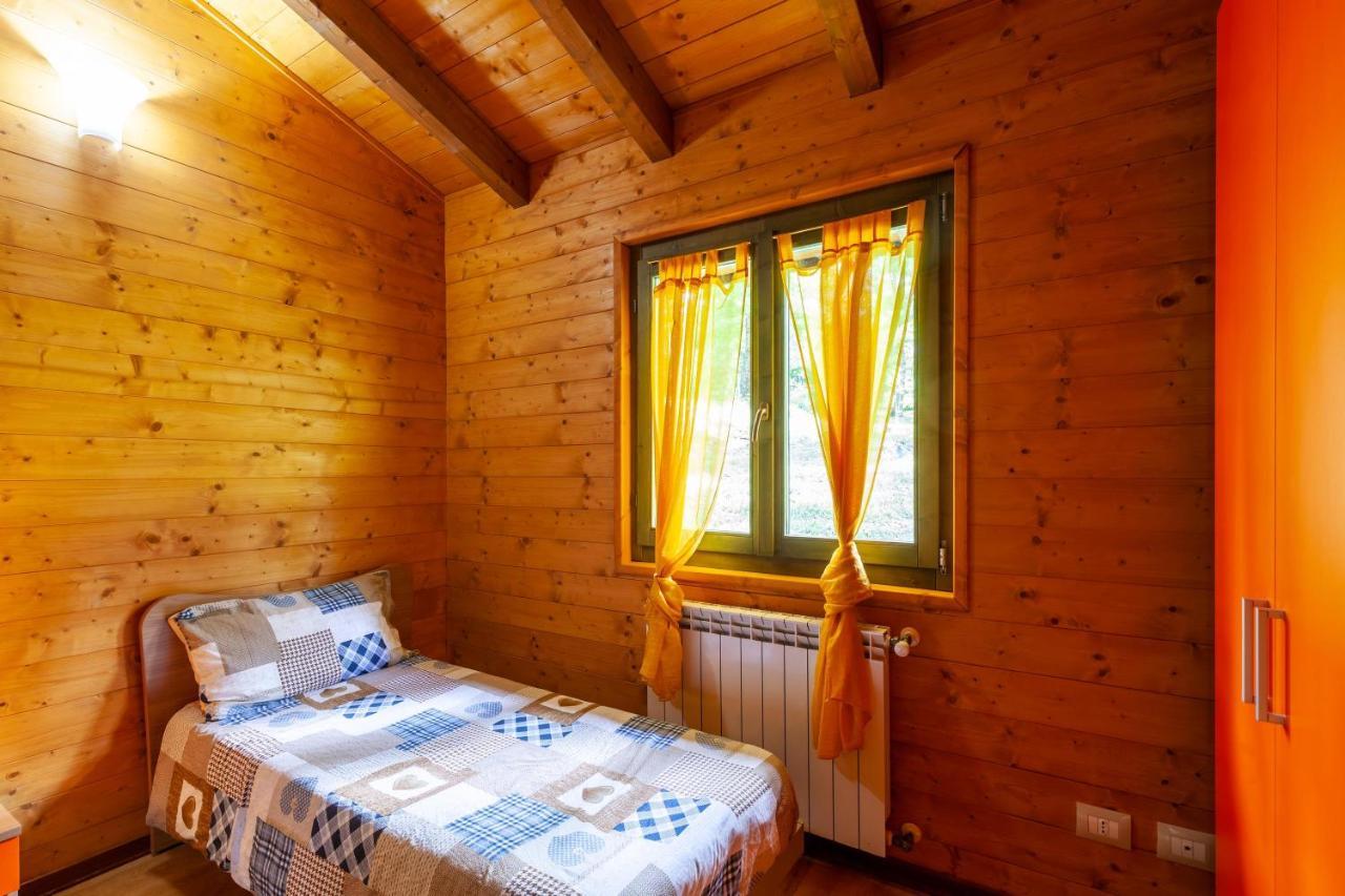 Villaggio Anemone - Chalet Mirtillo Capanne di Sillano エクステリア 写真
