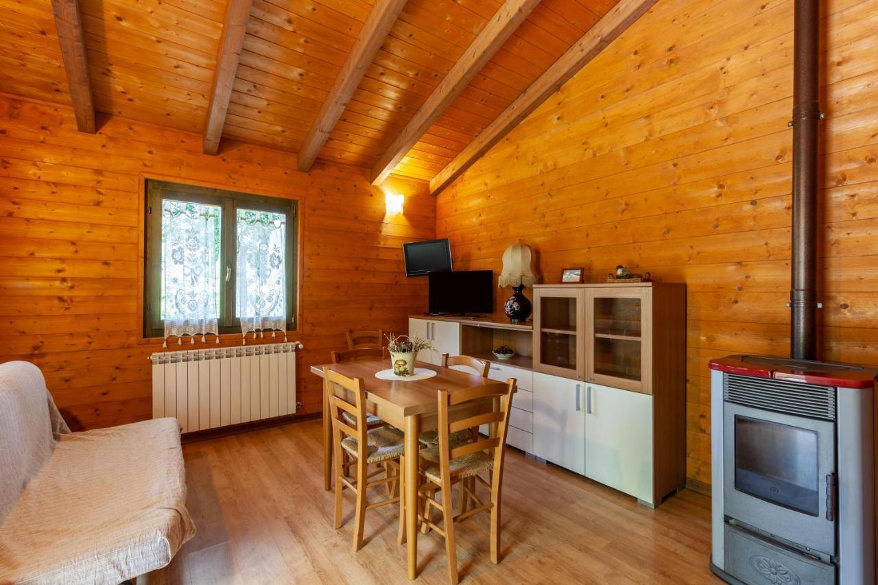 Villaggio Anemone - Chalet Mirtillo Capanne di Sillano エクステリア 写真