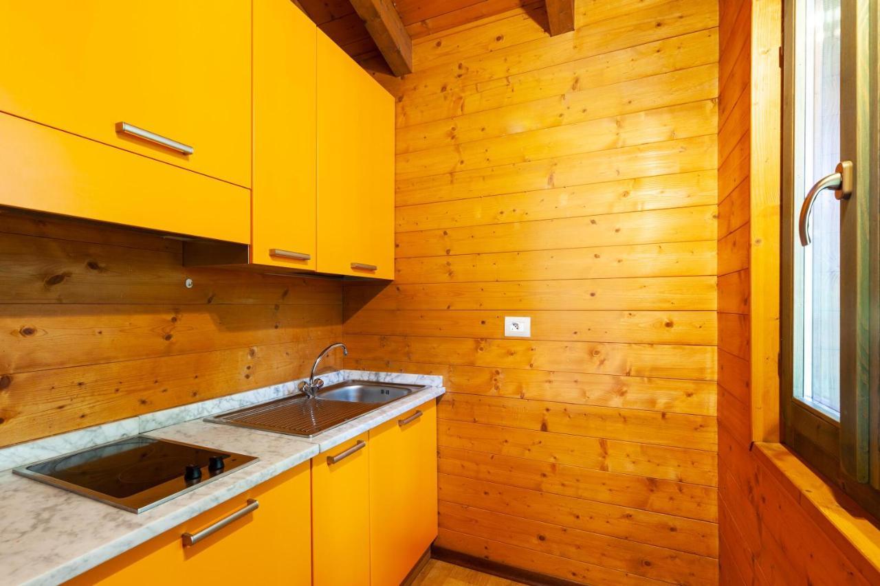 Villaggio Anemone - Chalet Mirtillo Capanne di Sillano エクステリア 写真