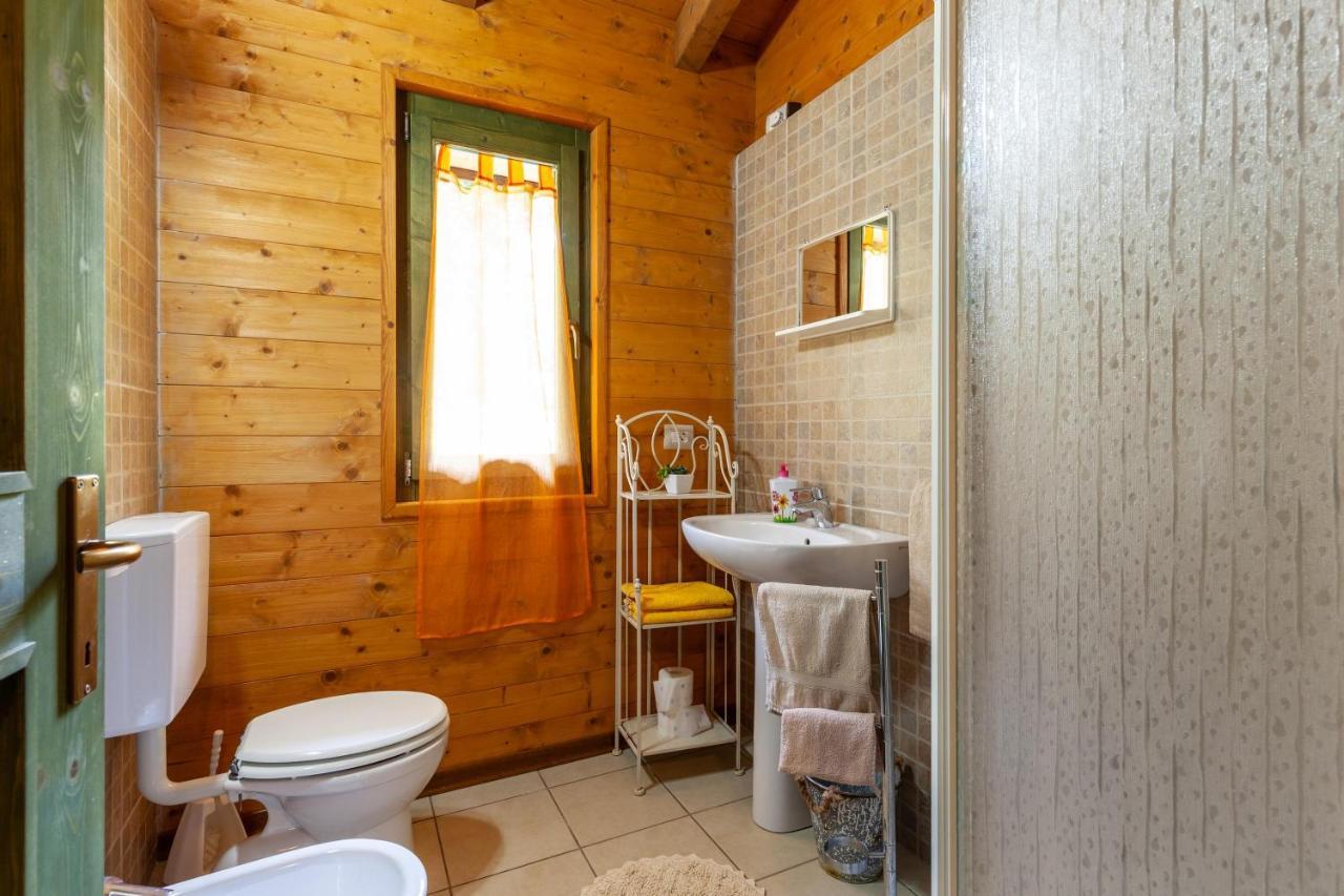 Villaggio Anemone - Chalet Mirtillo Capanne di Sillano エクステリア 写真